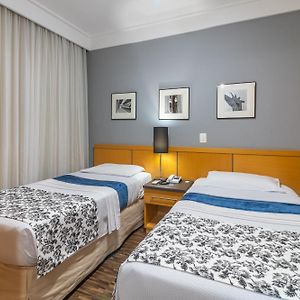 Habitación Estándar con 2 Camas Individuales